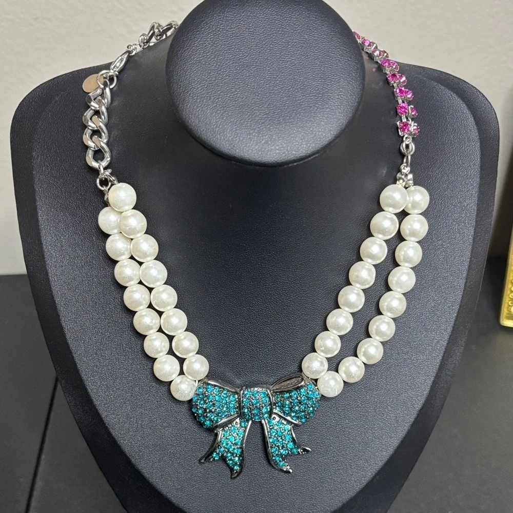 Express Faux Pearl Rhinestone Bow Pendant Pink Details Silver Choker Necklace